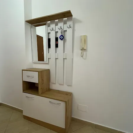 Est Apartment